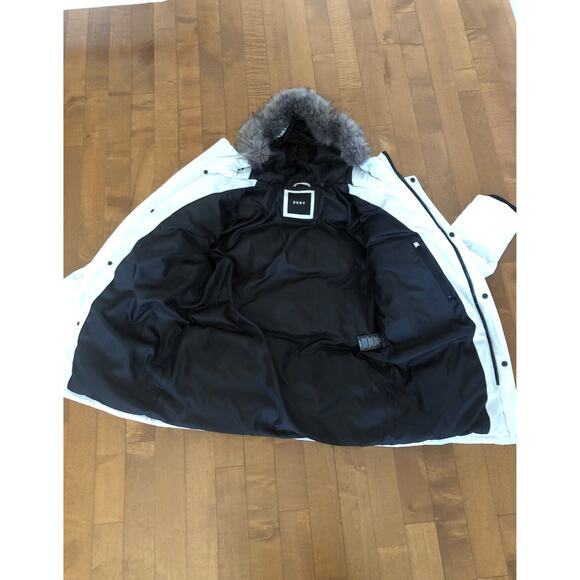 DKNY White Puffer Down coat with detachable fur on hood size medium - Picture 10 of 12